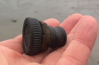 Vulcanite bottle stopper